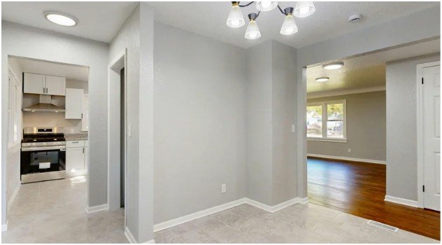 How Can Large-Format Tiles Create a Seamless Flow?